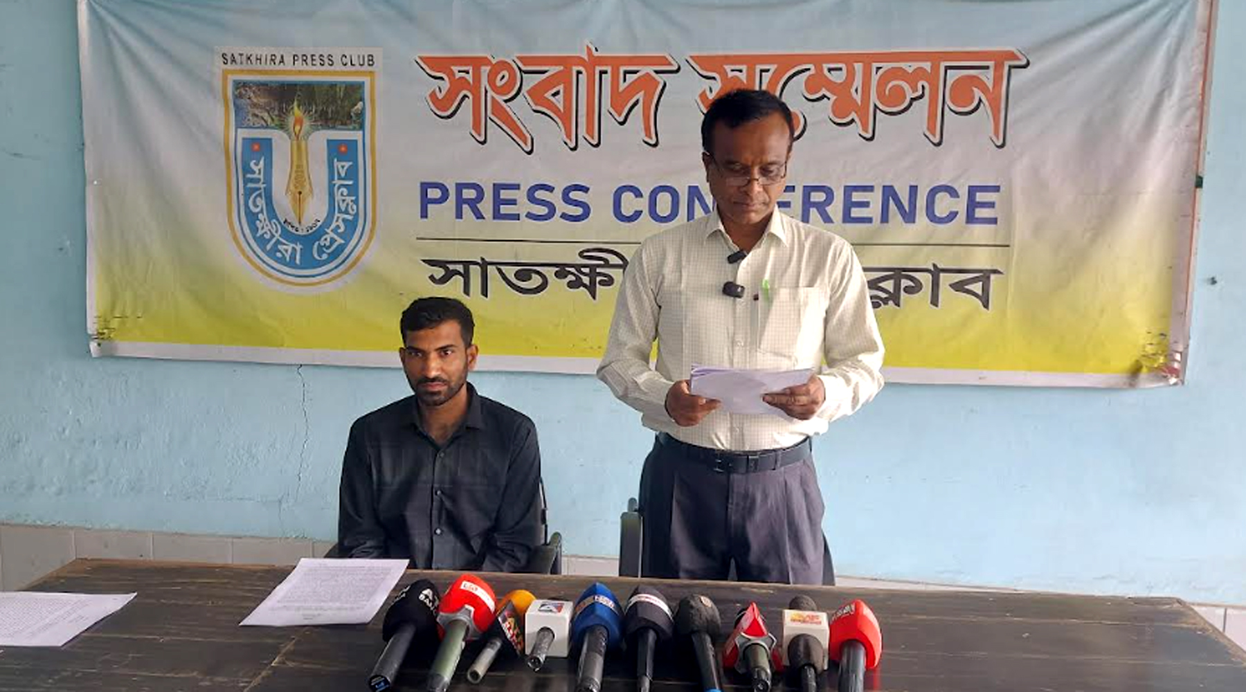 সাতক্ষীরায় চেয়ারম্যানের বিরুদ্ধে সরকারি কাজে বাধা এবং চাঁদাদাবির অভিযোগ