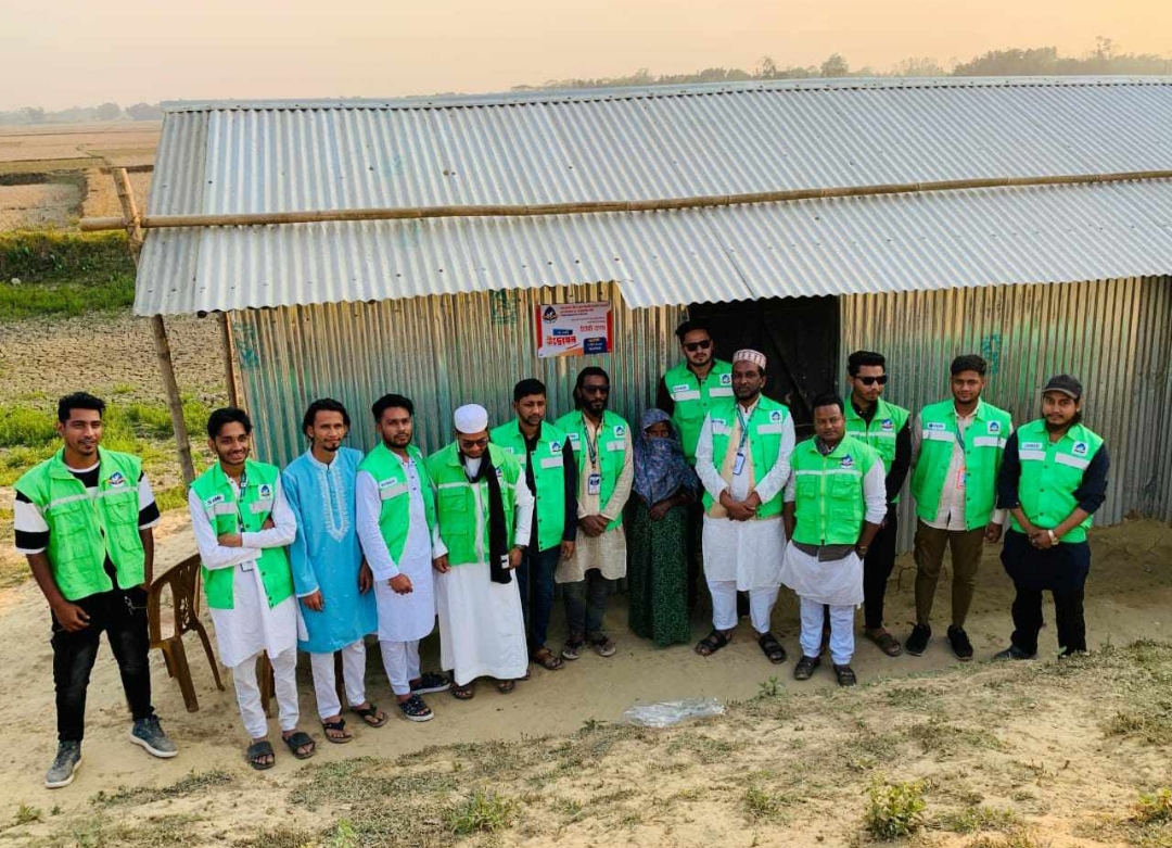 রাজনগরে দরিদ্র বিউটি বেগমকে ঘর উপহার দিয়েছে বিআইএস ইন্টারন্যাশনাল