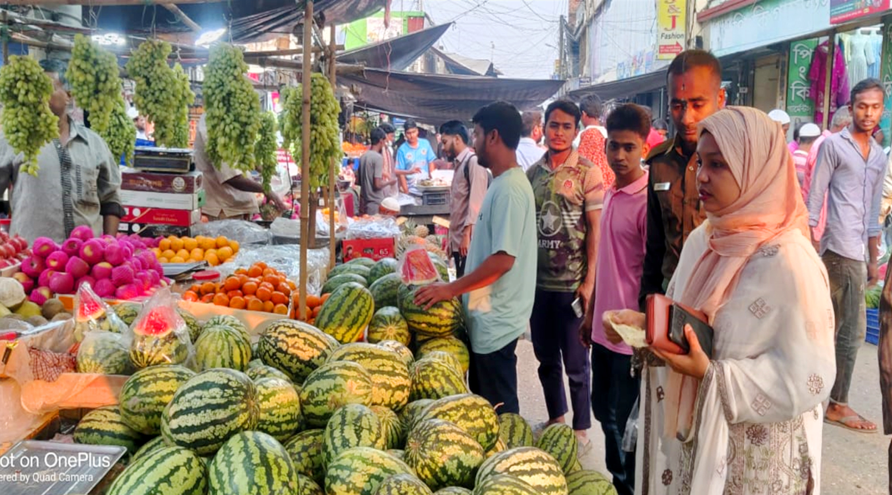 গুরুদাসপুরে ইউএনও’র বাজার মনিটরিং