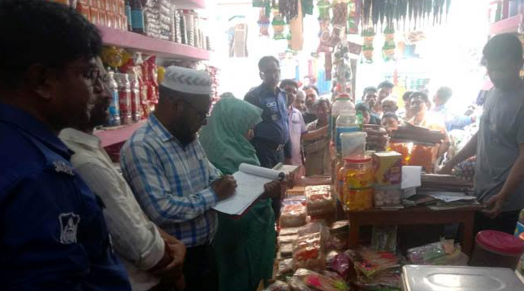 কালকিনিতে অবৈধ কিংস সিগারেট জব্দ, জরিমানা
