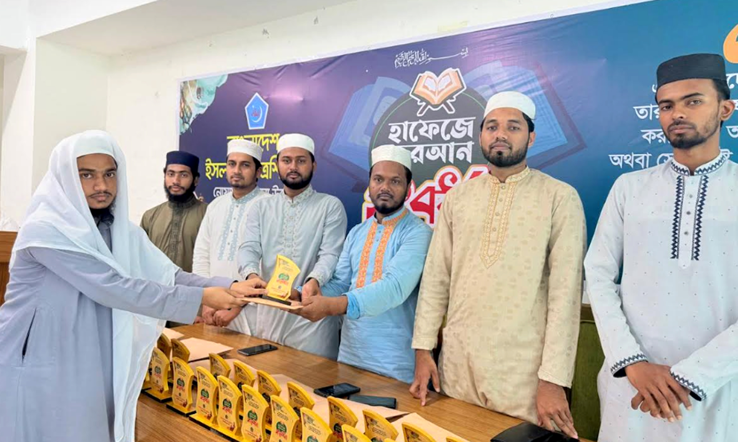 কুরআনের হাফেজদের নোয়াখালীতে সংবর্ধনা দিল ছাত্রশিবির