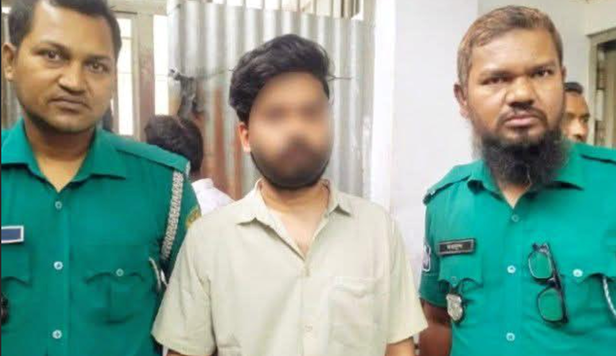 রাজশাহীতে টাকাসহ ৬৫ ভরি স্বর্ণ চুরির অভিযোগে যুবক গ্রেপ্তার