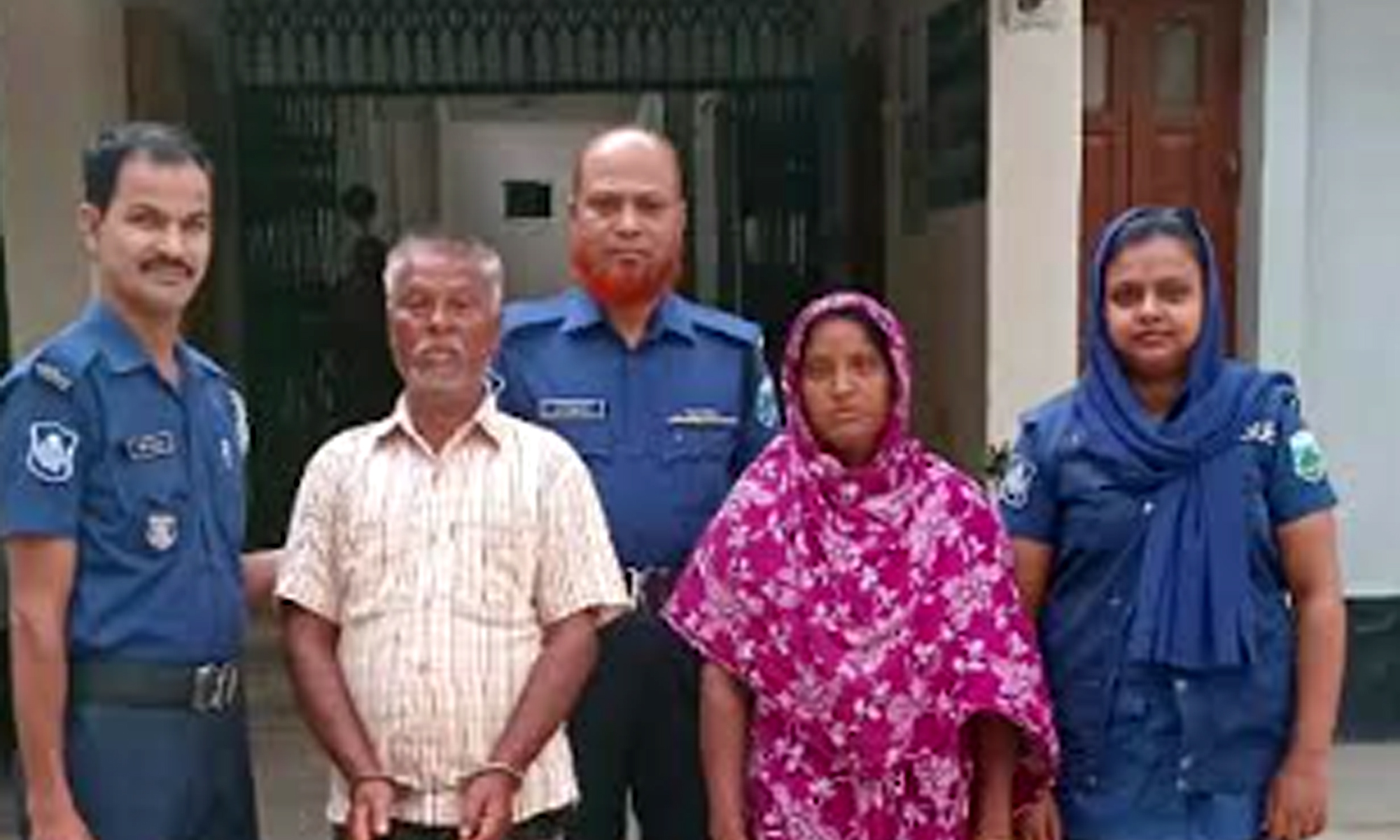 দুর্গাপুরে নির্যাতনের পর মুখে বিষ ঢেলে গৃহবধূকে হত্যা