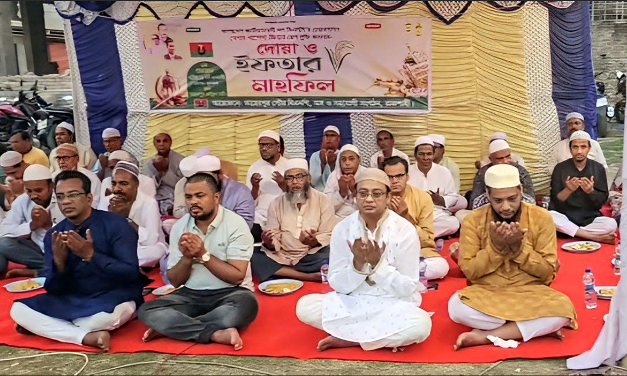 বাগমারায় 'খালেদা জিয়ার' রোগমুক্তি কামনা'য় দোয়া ও ইফতার