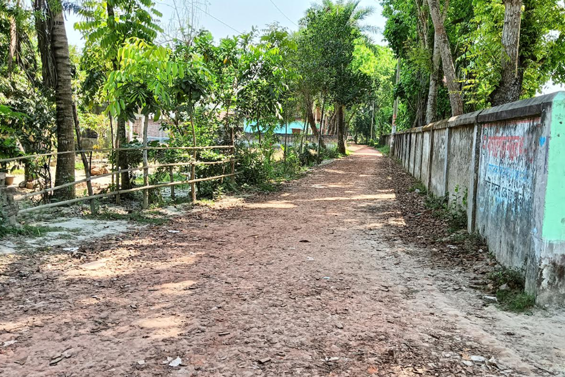পৌর সদরের গুরুত্বপূর্ণ চার সড়কের কাজ শেষ করার উদ্যোগ নেই