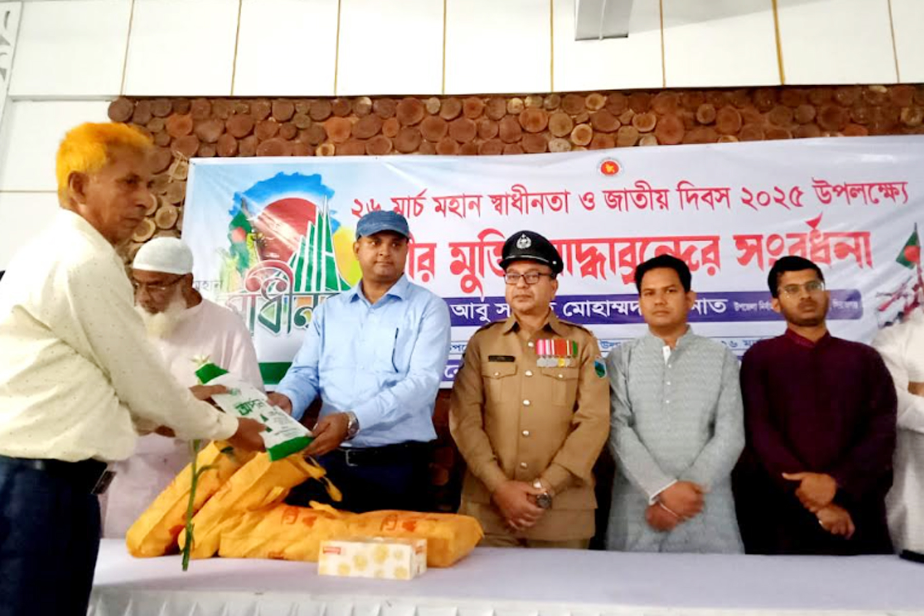 উল্লাপাড়ায় বীর মুক্তিযোদ্ধাদের সংবর্ধনা