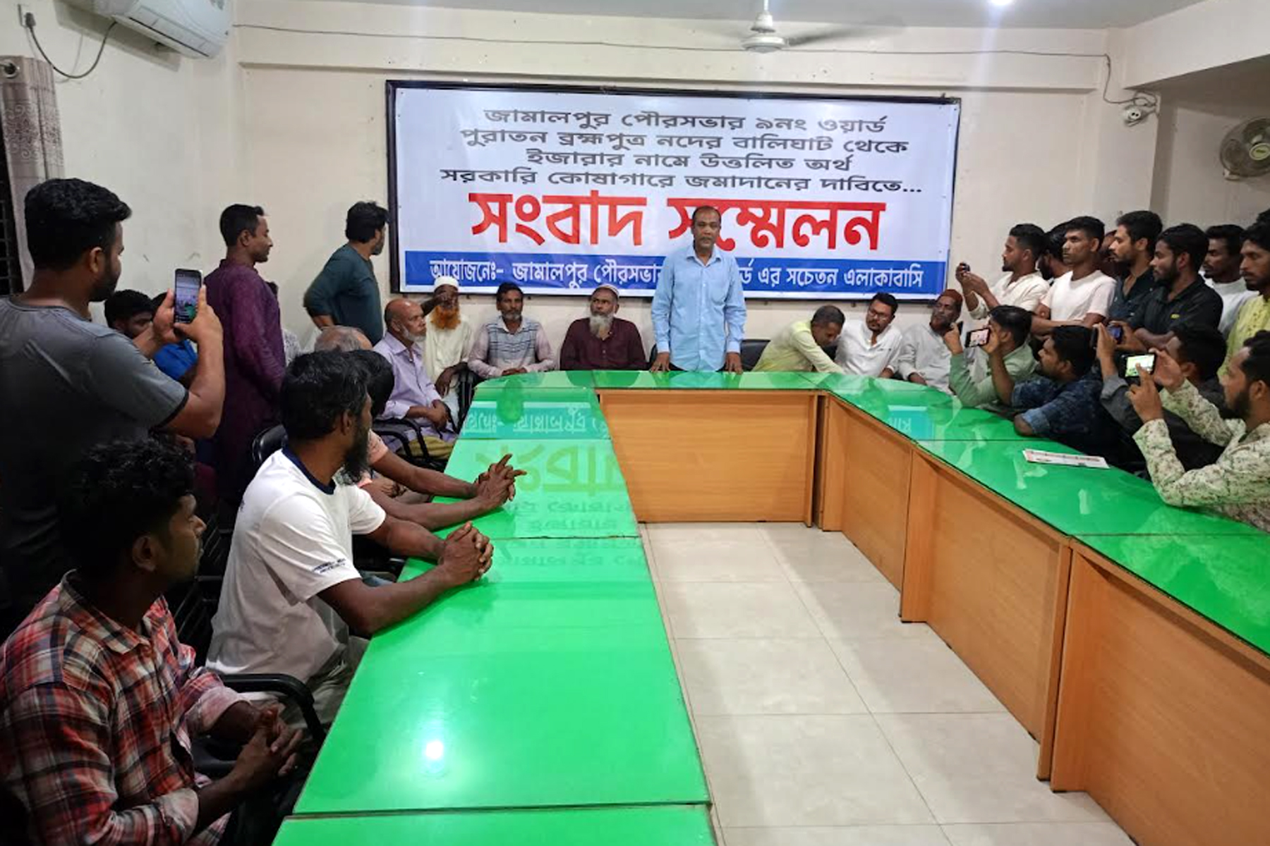 ব্রহ্মপূত্র নদের বালিঘাট থেকে ইজারার নামে চাঁদাবাজি বন্ধের দাবি
