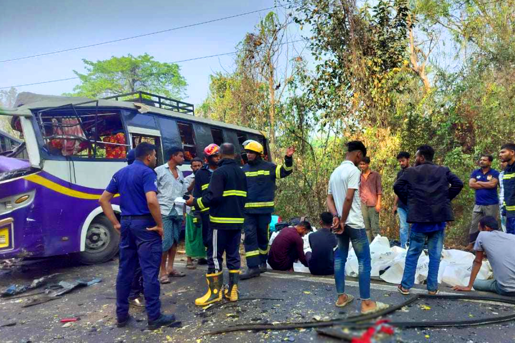 পরিবারের সাথে ঈদ করা হলো না ৫ ব্যবসায়ীর, দুর্ঘটনায় মৃত্যু