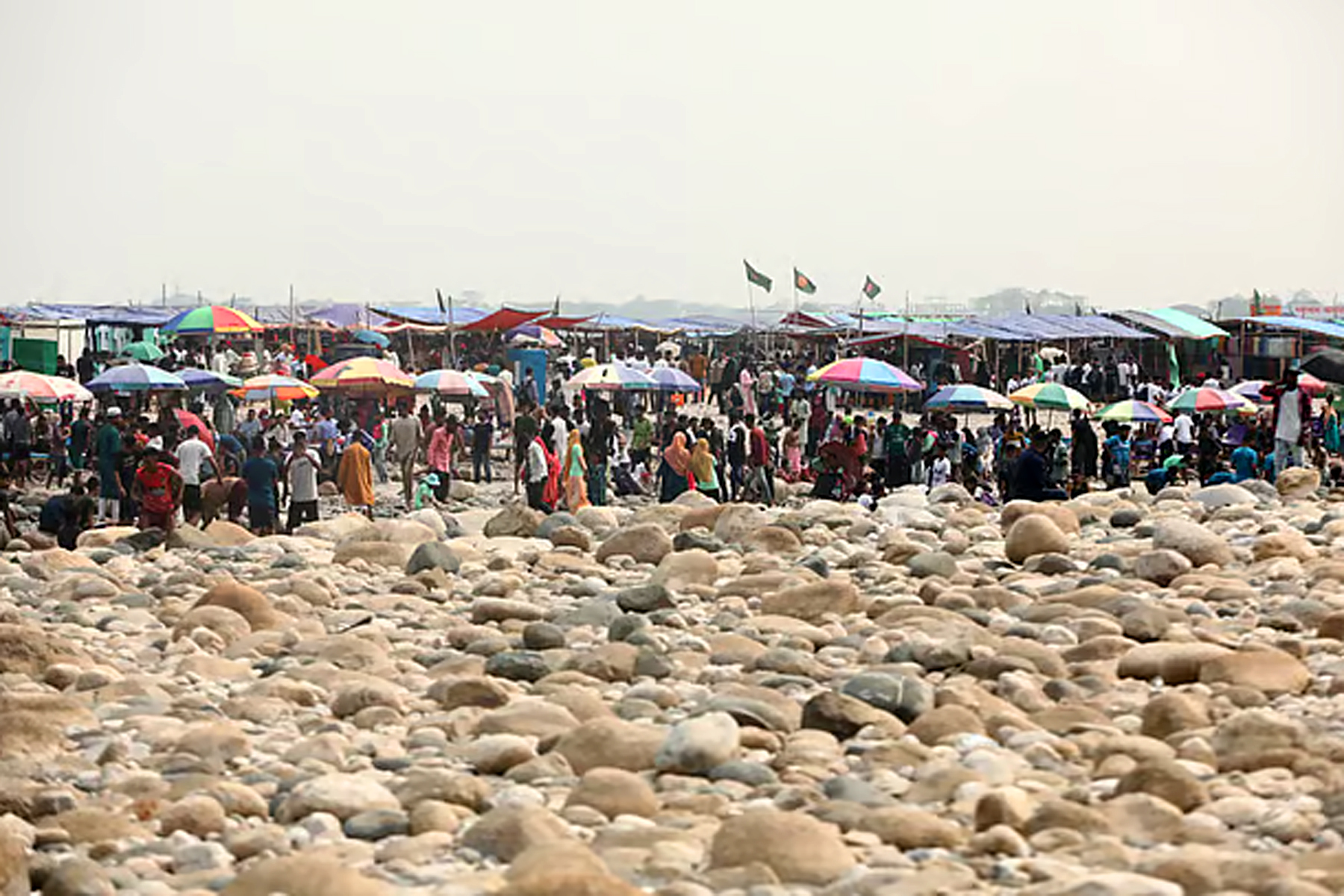 সিলেটের সাদাপাথরে ঈদের উৎসব