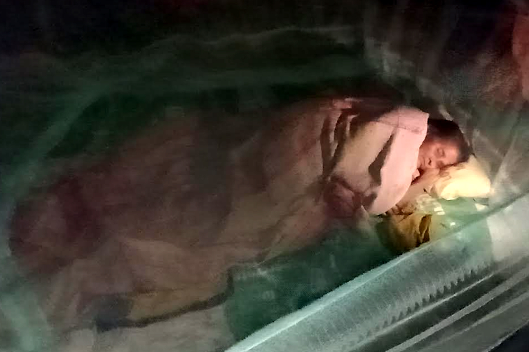 জমির ভাগবাটোয়ারা নিয়ে দ্বন্দ্ব, ৯০ উর্ধো বৃদ্ধাকে ফসলের খেতে ফেলে গেলেন সন্তানেরা