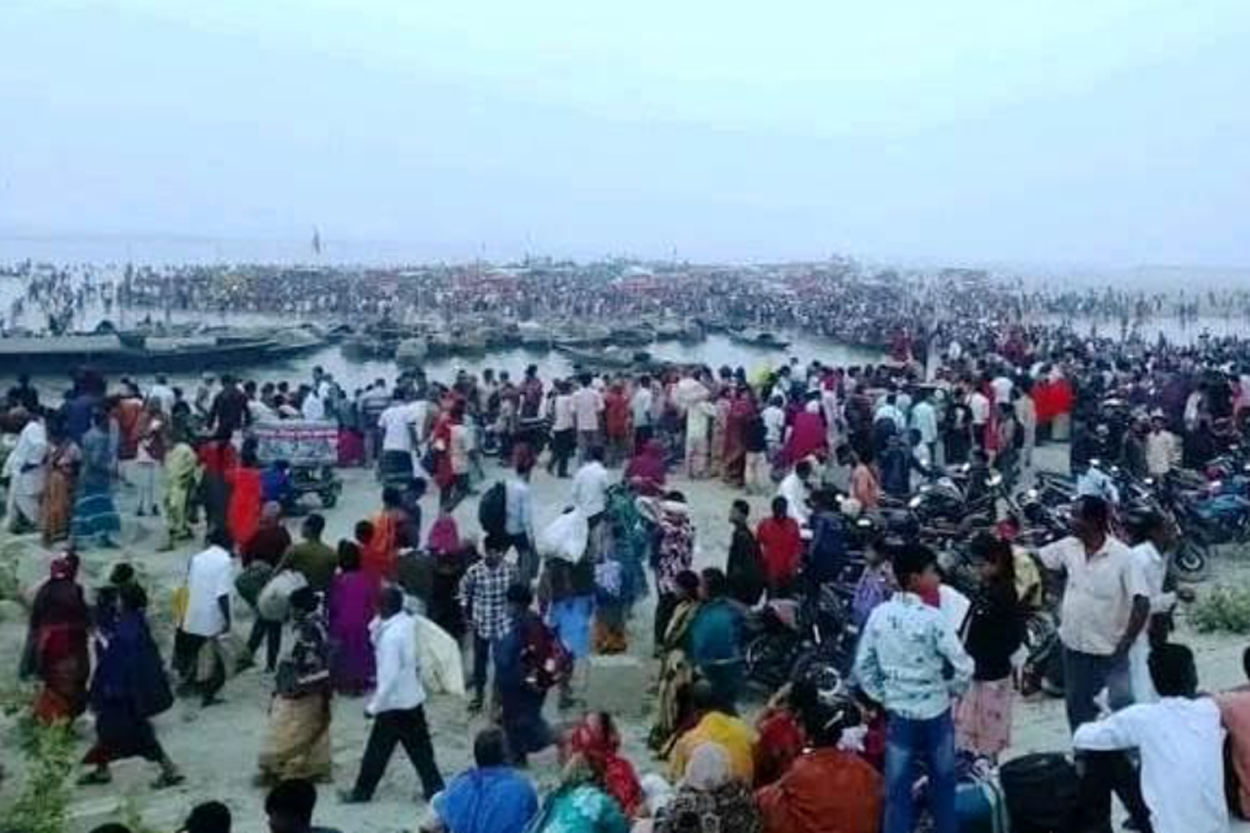 চিলমারীতে অষ্টমীর স্নানে লাখো পূণ্যার্থীর ঢল