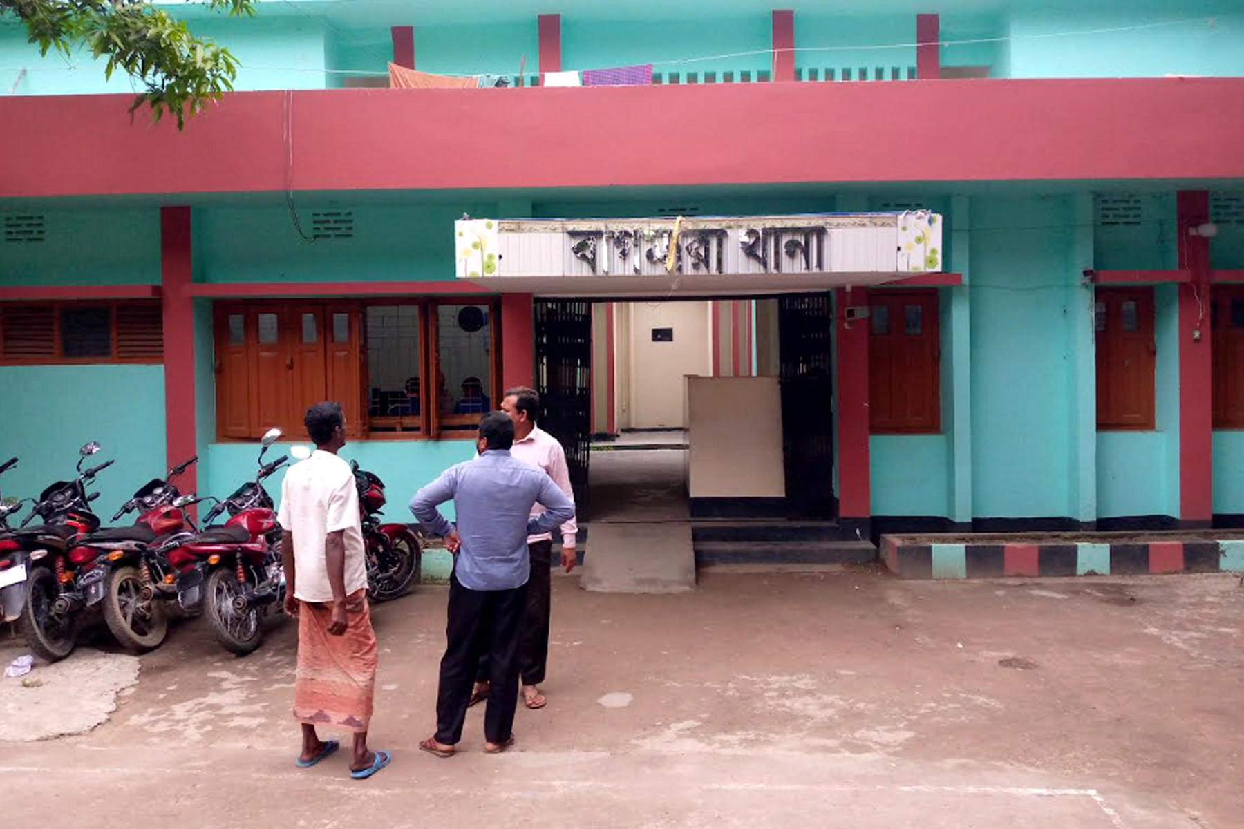 পুলিশের কাছ থেকে ছিনিয়ে নিয়ে হত্যা মামলার আসামীকে হত্যা, ১২শ জনের বিরুদ্ধে মামলা