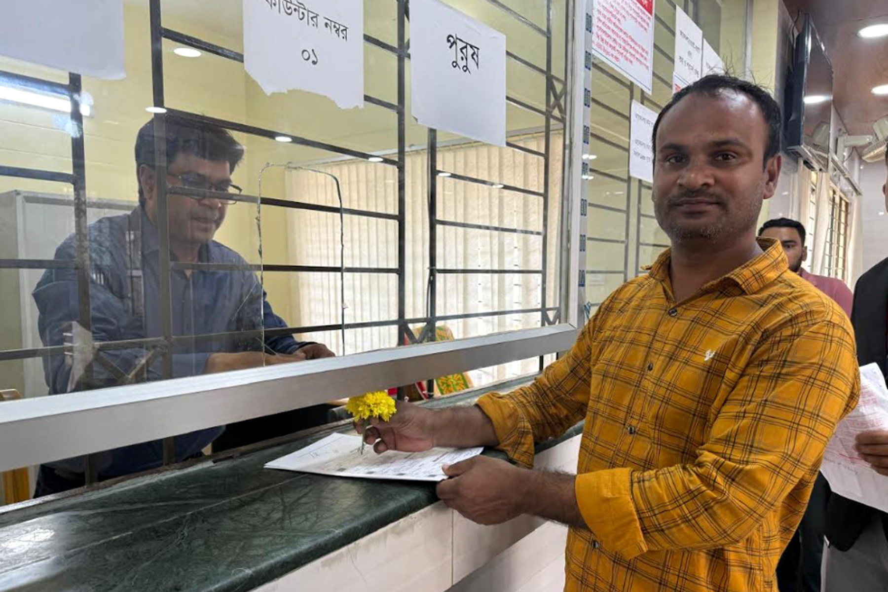 ঈদ পরবর্তী প্রথম কার্য দিবসে সেবাগ্রহীতাদের ফুলের শুভেচ্ছা