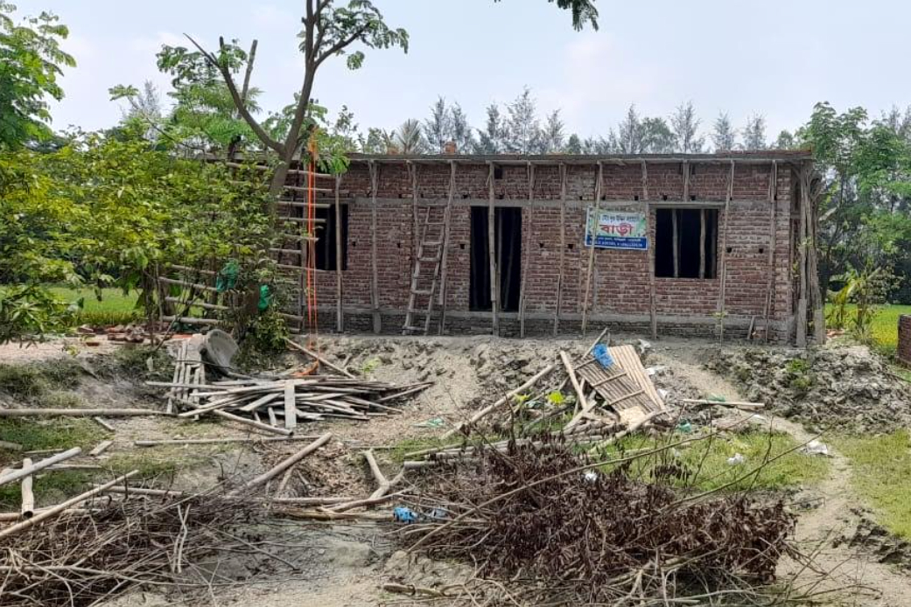 নোয়াখালীতে আদালতের আদেশ অমান্য করে স্থাপনা নির্মাণের অভিযোগ
