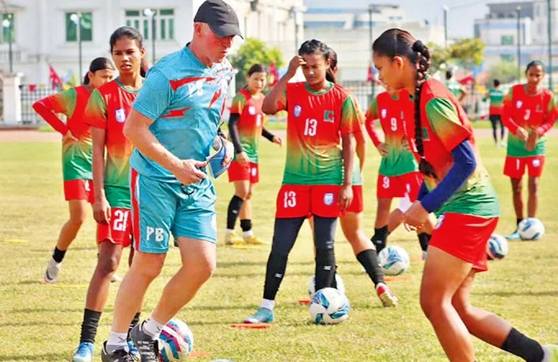 দ্বন্দ্বের অবসান, বাটলারের অনুশীলনে বিদ্রোহী ফুটবলাররা