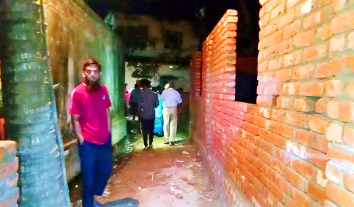বিরলের তেঘরায় রাস্তা নির্মাণ নিয়ে দ্বন্দ্ব, সুষ্ঠ সমাধানের দাবি গ্রামবাসীর