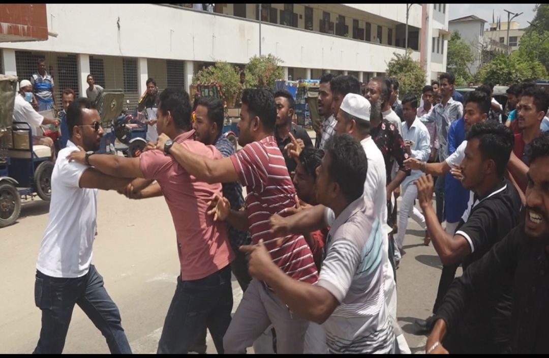 নোয়াখালীতে বিএনপির এক পক্ষের মানববন্ধনে অপর পক্ষের বাধা, সংঘর্ষে আহত ৫