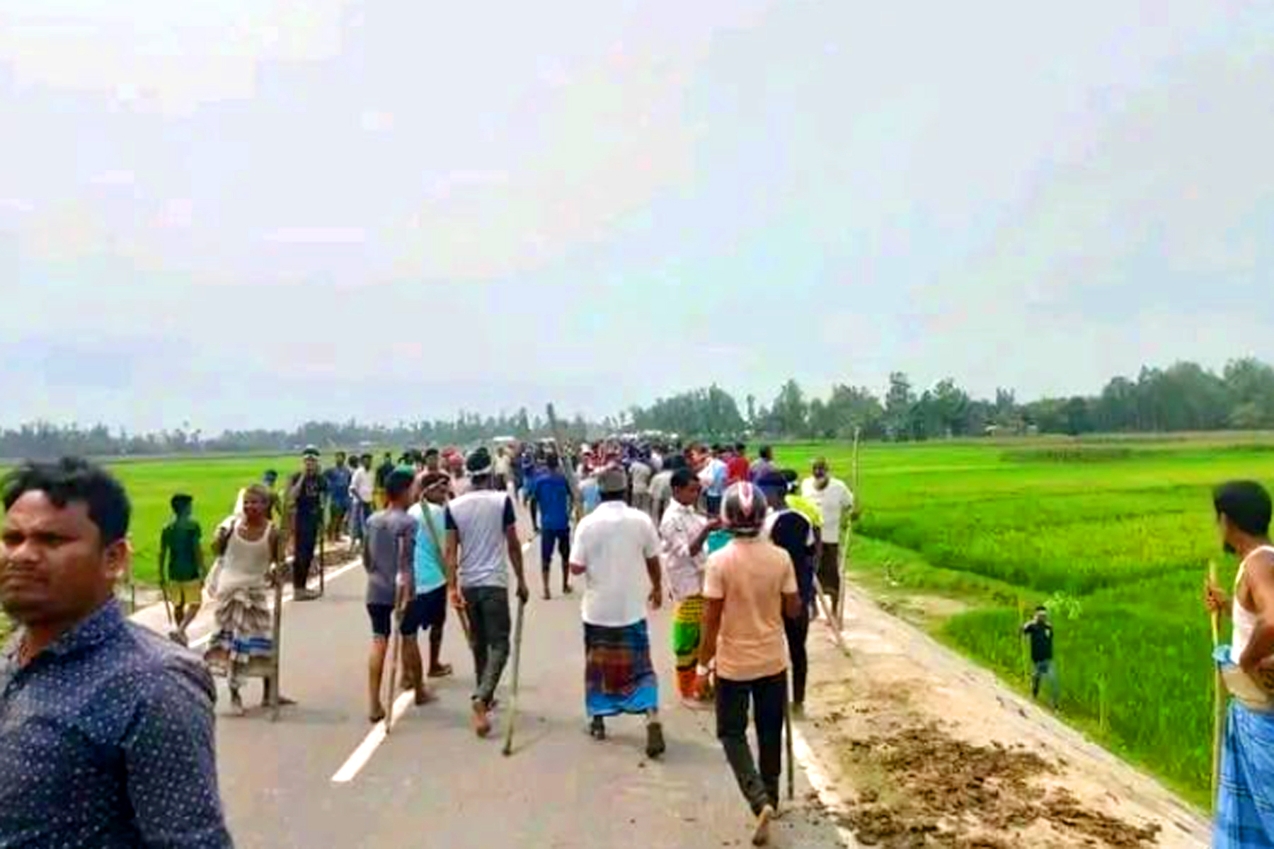 চিলমারীতে দুই গ্রামবাসীর মধ্যে দফায় দফায় ধাওয়া-পাল্টা ধাওয়া