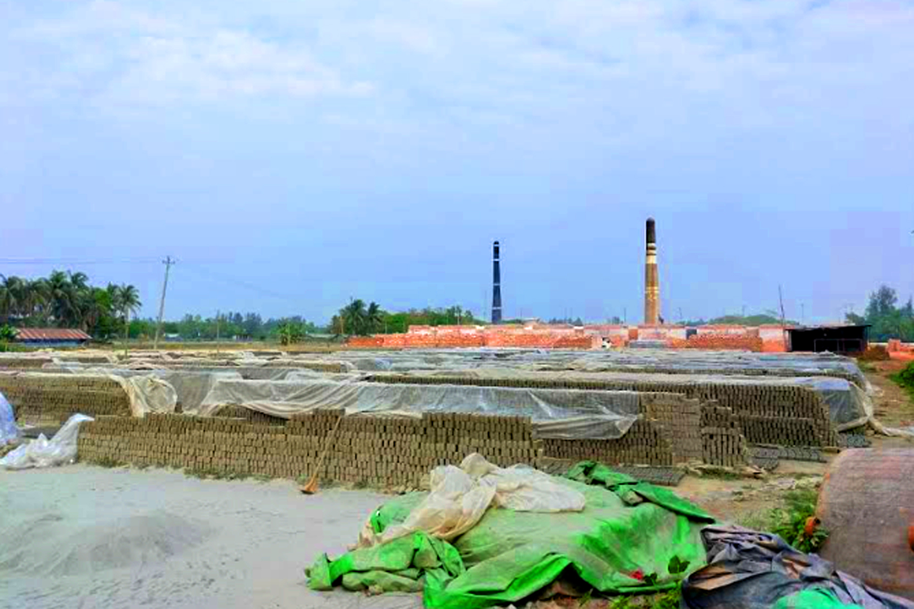 আদালতের নিষেধাজ্ঞা অমান্য চলছে আওয়ামী লীগ নেতার অবৈধ ইটভাটা