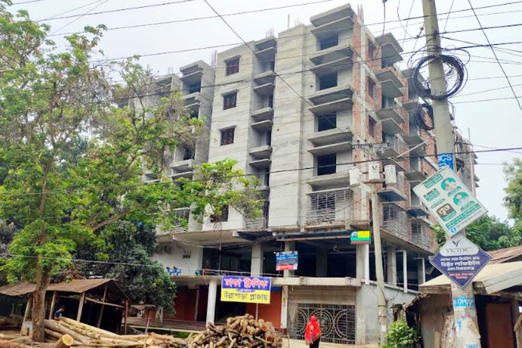 উল্লাপাড়ায় নির্মানাধীন ভবন থেকে পড়ে দুই শ্রমিকের মৃত্যু