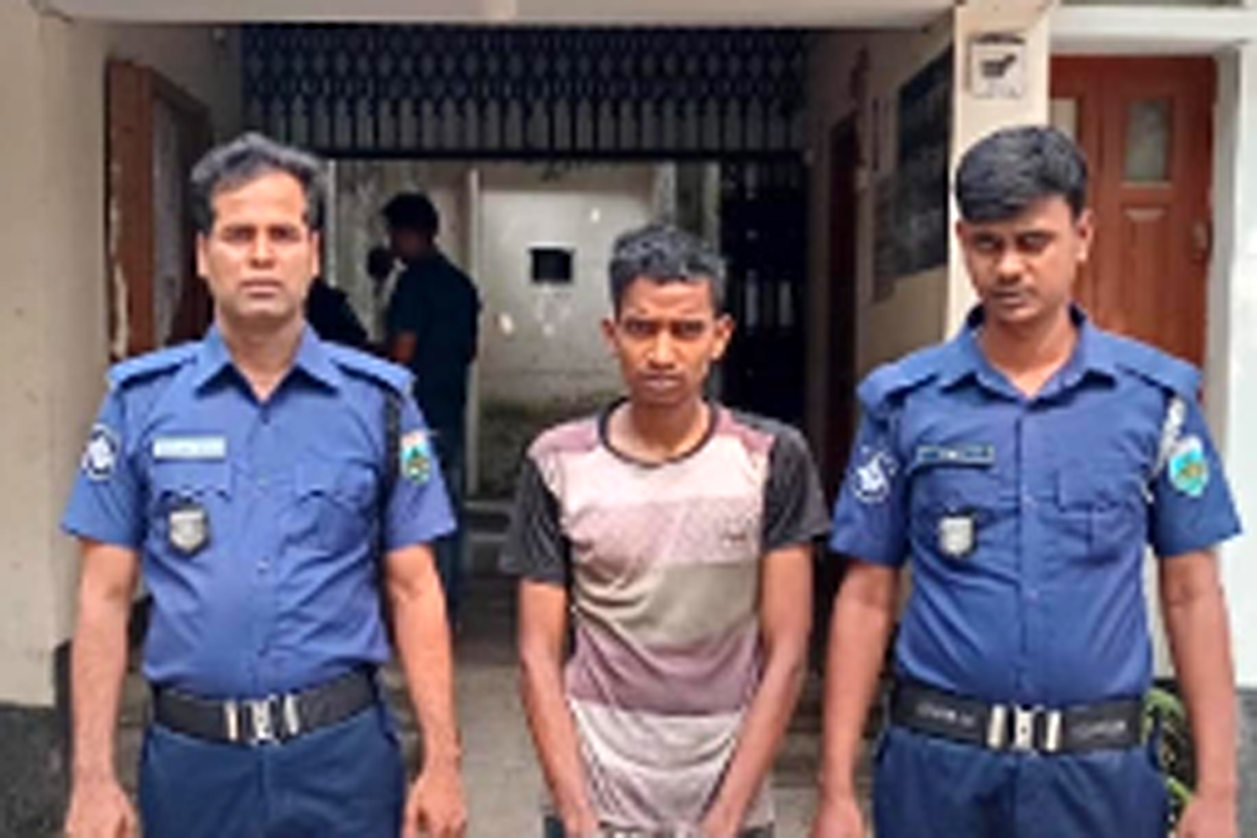 দুর্গাপুরে ৬০ পিস ট্যাপেনটাডোল ট্যাবলেটসহ মাদক ব্যবসায়ী গ্রেপ্তার