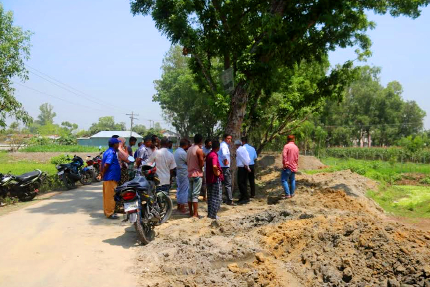 বিরলে পানি নিষ্কাশনের নালাটি বন্ধ করা হলো রাতের আঁধারে