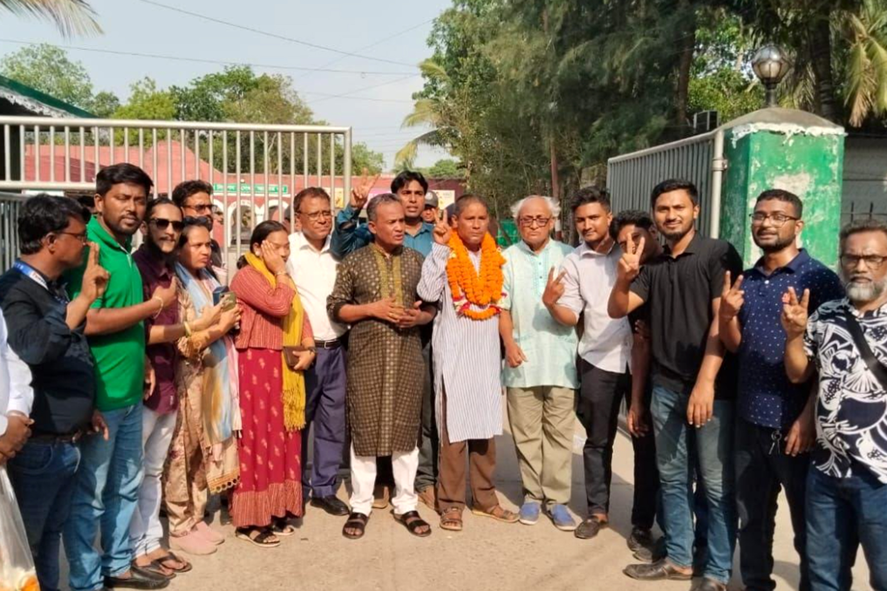 জামিনে মুক্তি পেয়েছেন কালের কণ্ঠের সাতক্ষীরার তালা উপজেলা প্রতিনিধি টিপু