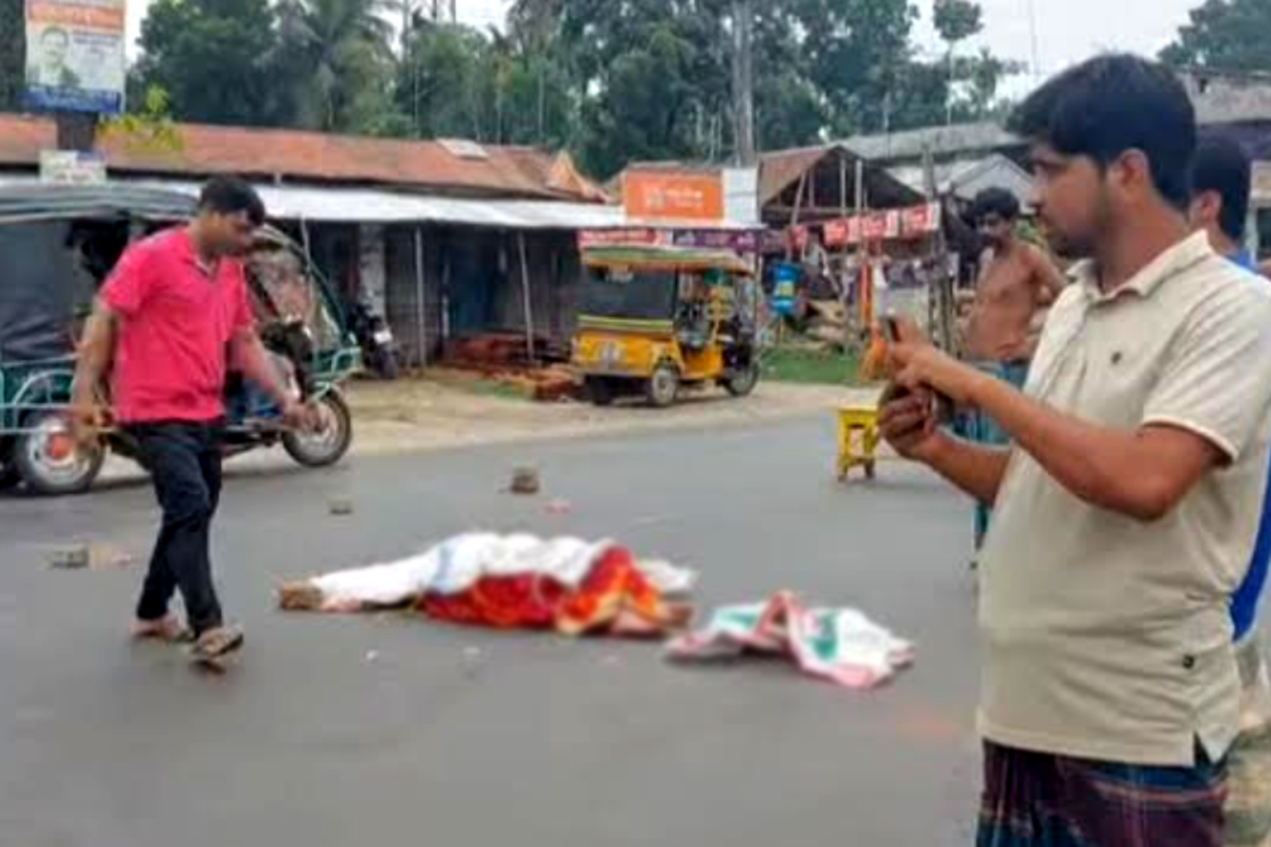 ঘাতক ইমাদপরিবহন কেড়ে নিল মা-ছেলের প্রাণ
