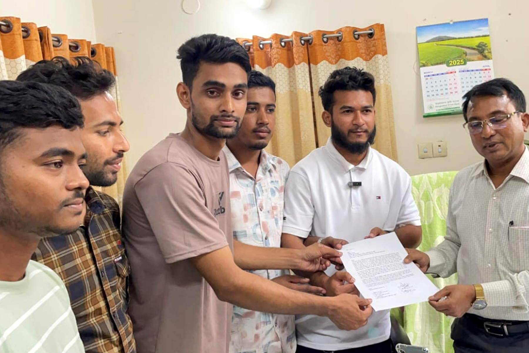 সুবর্ণচরে এসএসসি পরীক্ষায় বিদ্যুৎ বিভ্রাট নিরসনে জিএমকে ছাত্রদলের স্নারকলিপি