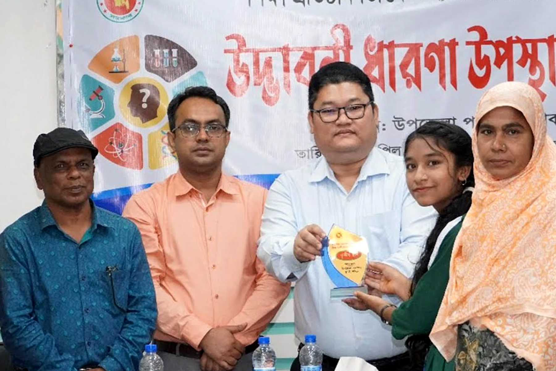 ধুনটে শিক্ষার্থীদের প্রযুক্তি উদ্ভাবনী ধারণা উপস্থাপন প্রতিযোগিতা