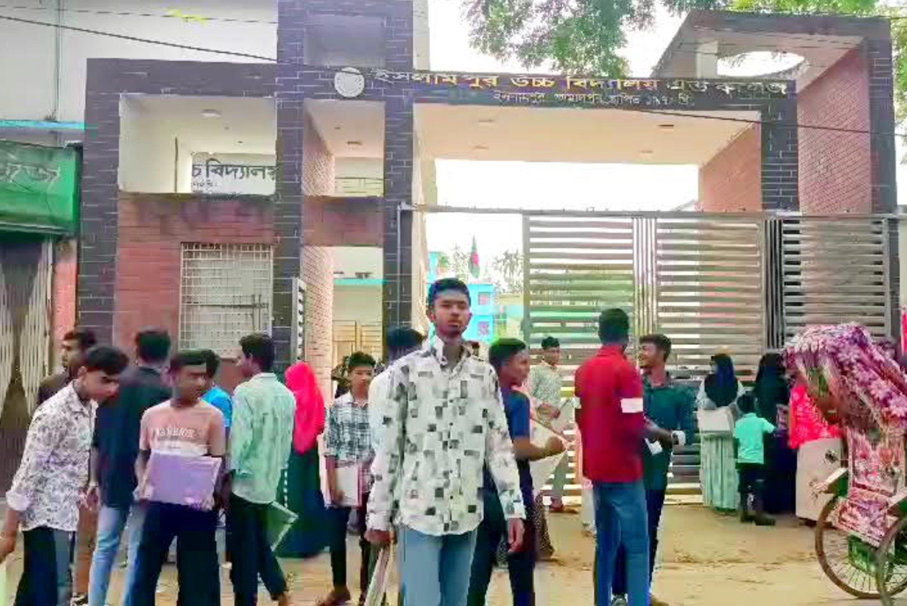 ইসলামপুরে পরীক্ষা কেন্দ্র দ্বায়িত্বে অবহেলার দায়ে ৮ শিক্ষক বহিস্কার
