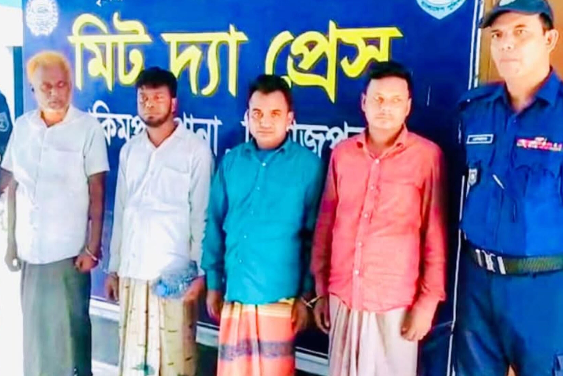 হাকিমপুরে পুলিশের অভিযানে ৪ জুয়ারি আটক