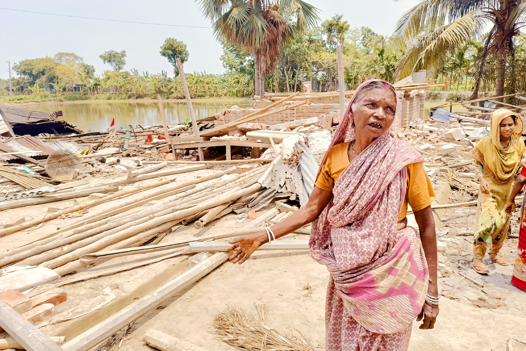 বাস্তুহারা শঙ্করী দাসীরা এখন কোথায় যাবেন