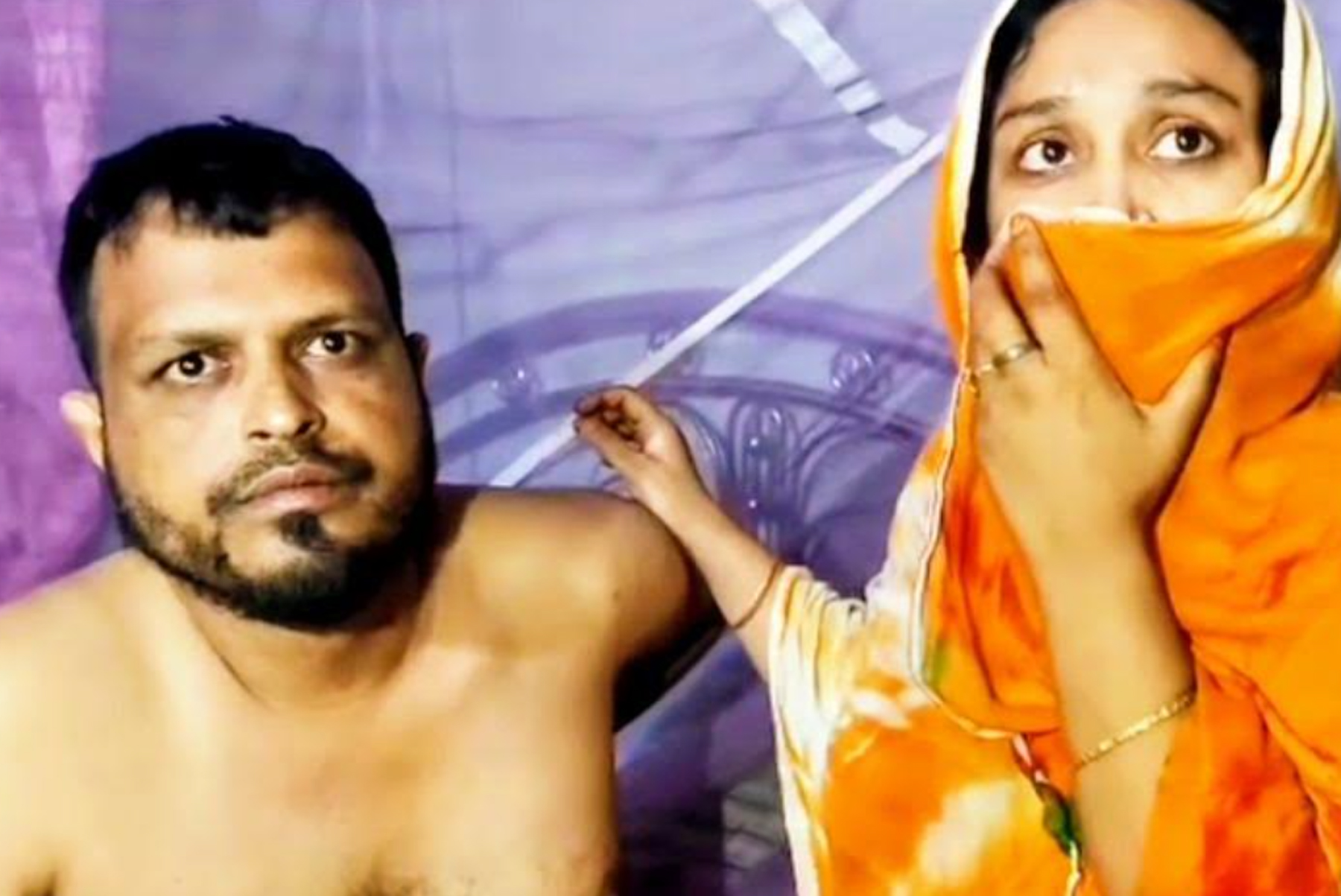 রাজশাহীতে ডিভোর্সি নারীর ঘরে পুলিশ সদস্য