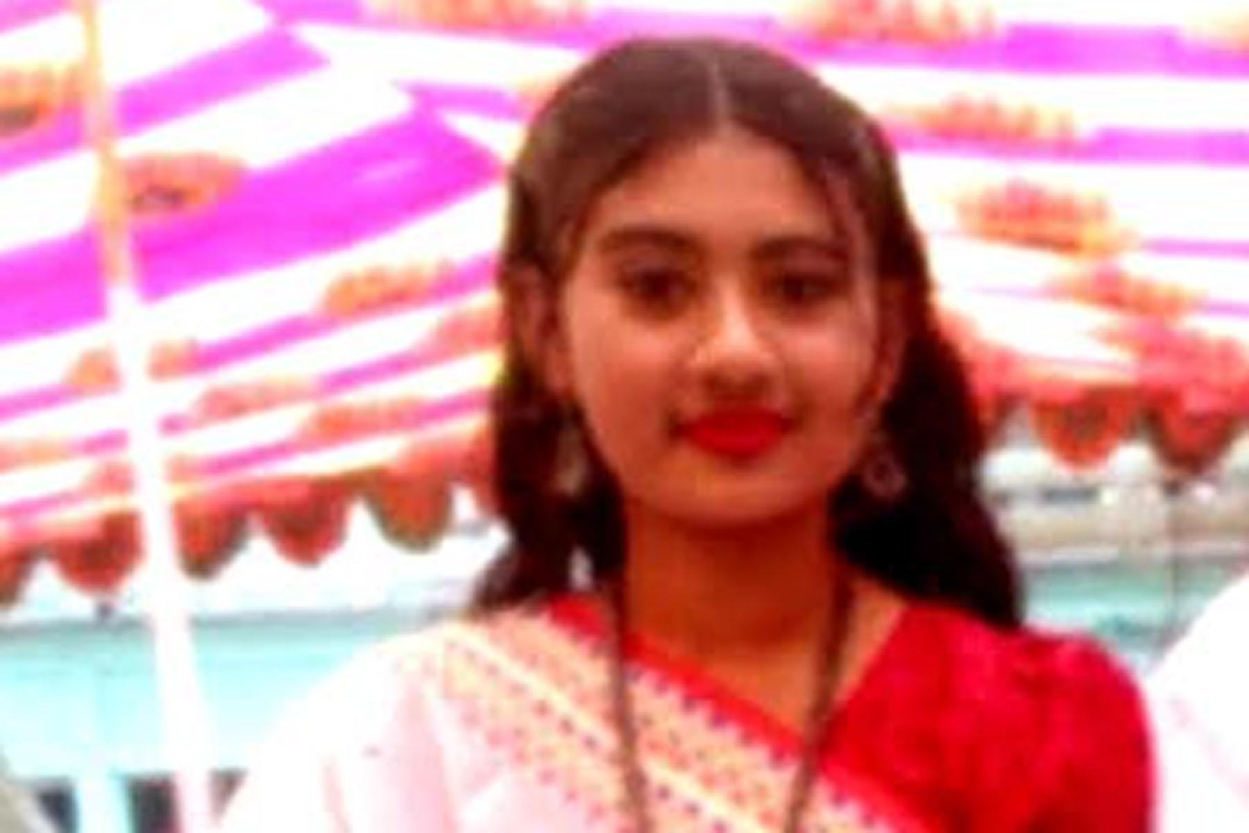 উল্লাপাড়ায় অটোভ্যান উল্টে প্রাণ গেল কলেজছাত্রীর