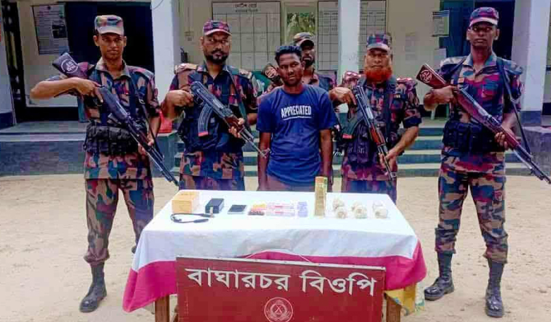 হরিণের কস্তুরী ও ভারতীয় প্রসাধনীসহ গ্রেপ্তার-১