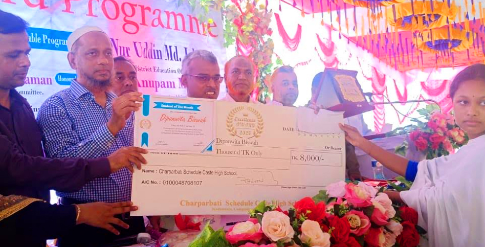 নোয়াখালীতে কৃতি শিক্ষার্থীদের সম্মাননা ও ক্রেস্ট প্রদান