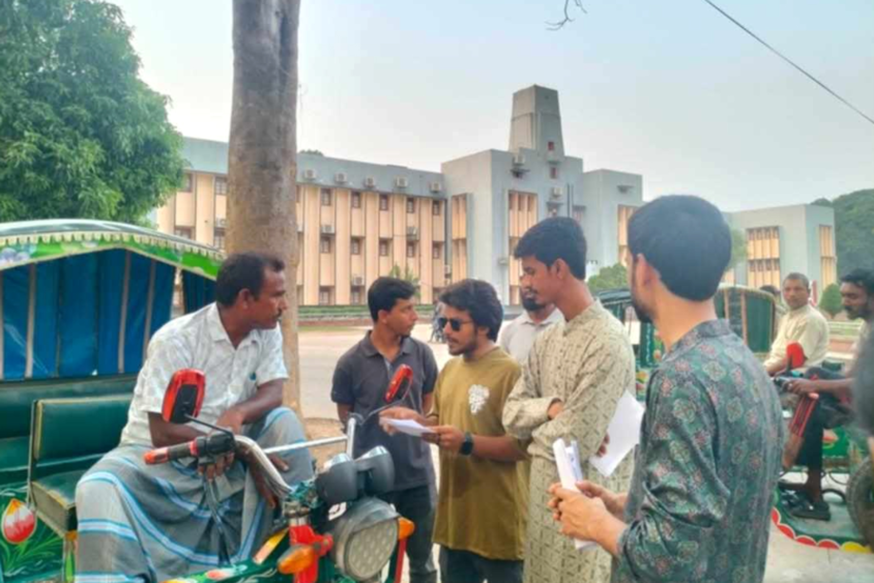স্ক্যাবিস নিয়ে সচেতনতার লক্ষ্যে লিফলেট বিতরণ
