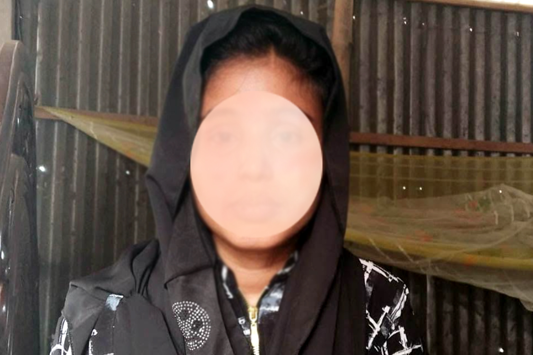 ধুনটে বিয়ের দাবি নিয়ে প্রবাসী প্রেমিকের বাড়িতে গার্মেন্টসকর্মী