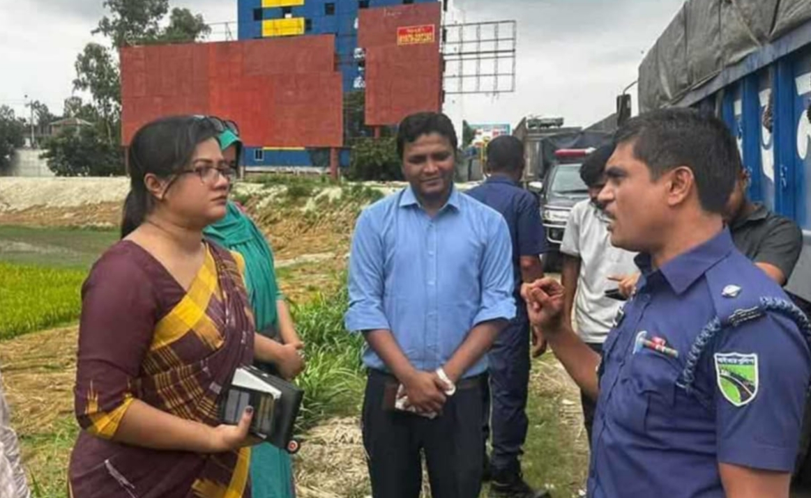 উল্লাপাড়ায় ১০ মেট্রিক টন নিষিদ্ধ পলিথিন জব্দ