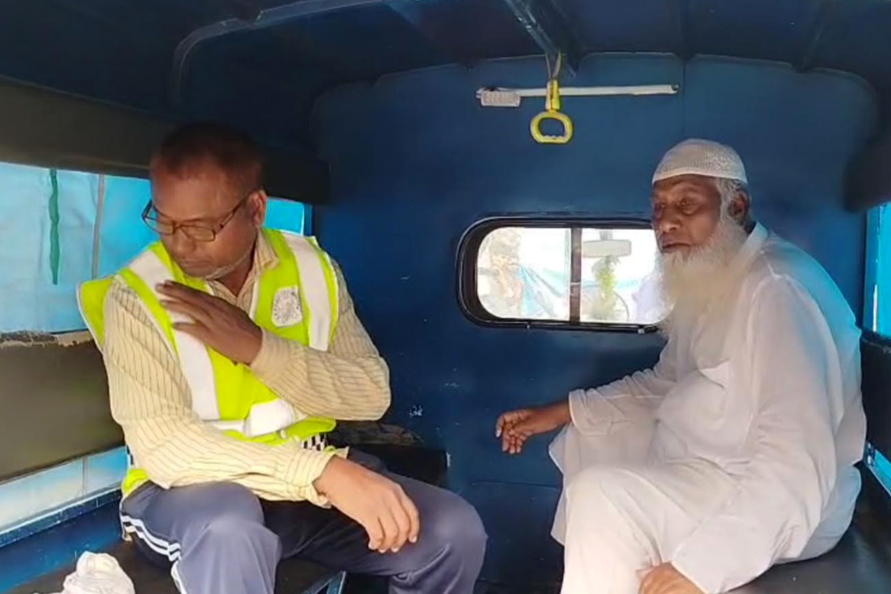 সাঘাটায় ওএমএসের ১৭ বস্তা চালসহ আওয়ামী লীগ নেতা আটক