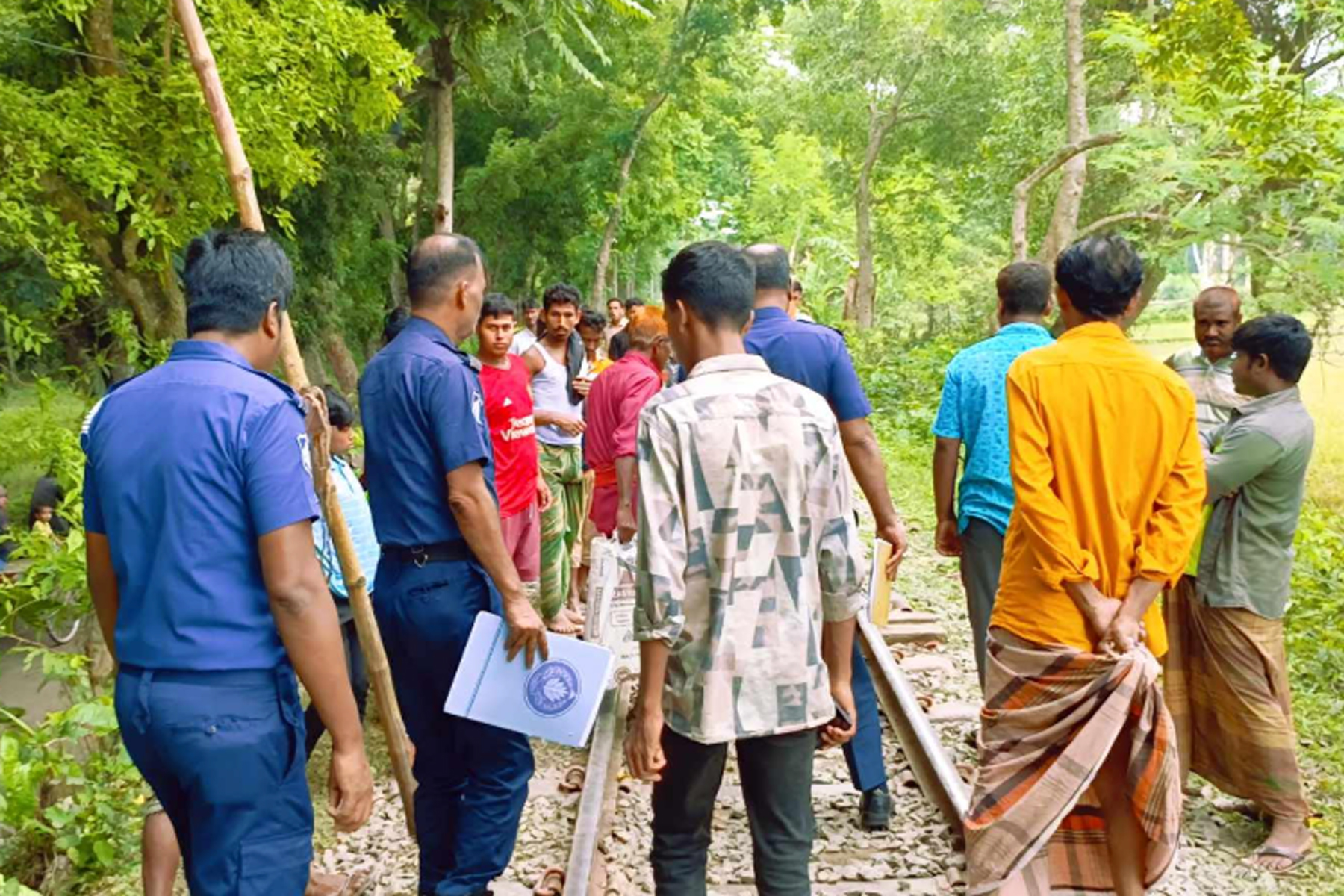 সরিষাবাড়ীতে ট্রেনে কাটা পড়ে অজ্ঞাত যুবকের মৃত্যু