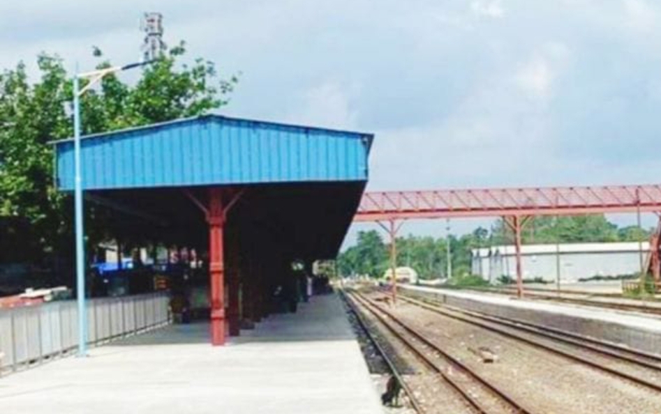 চলন্ত ট্রেন থেকে নামতে গিয়ে প্রাণ গেল হকারের