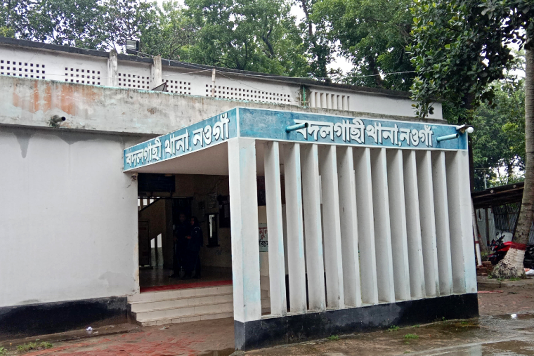 প্রলোভন দেখিয়ে ধর্ষণচেষ্টার অভিযোগ