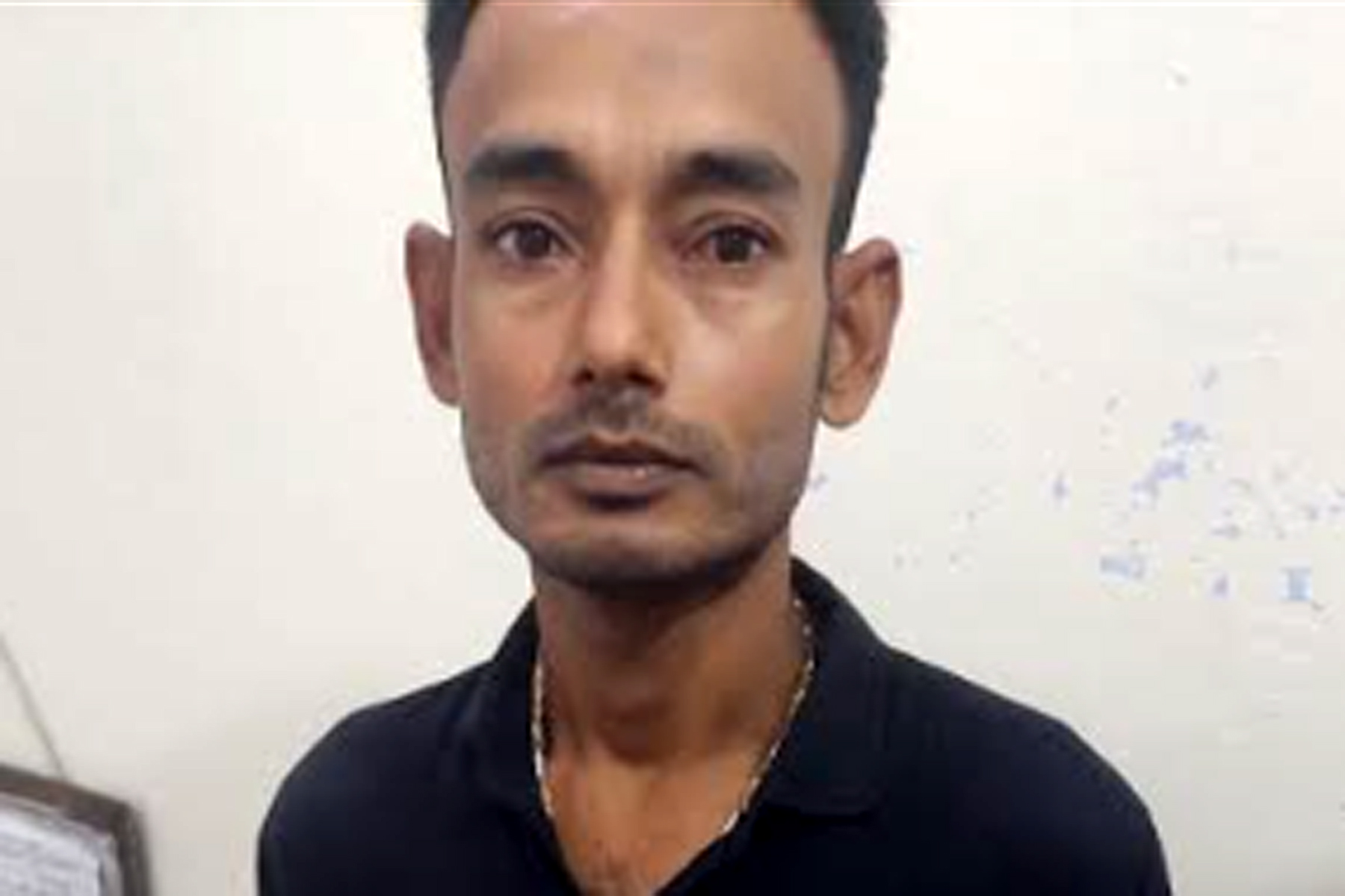 নিষিদ্ধ মাদক বুফারপেইন এ্যাম্পলসহ ব্যবসায়ী আটক