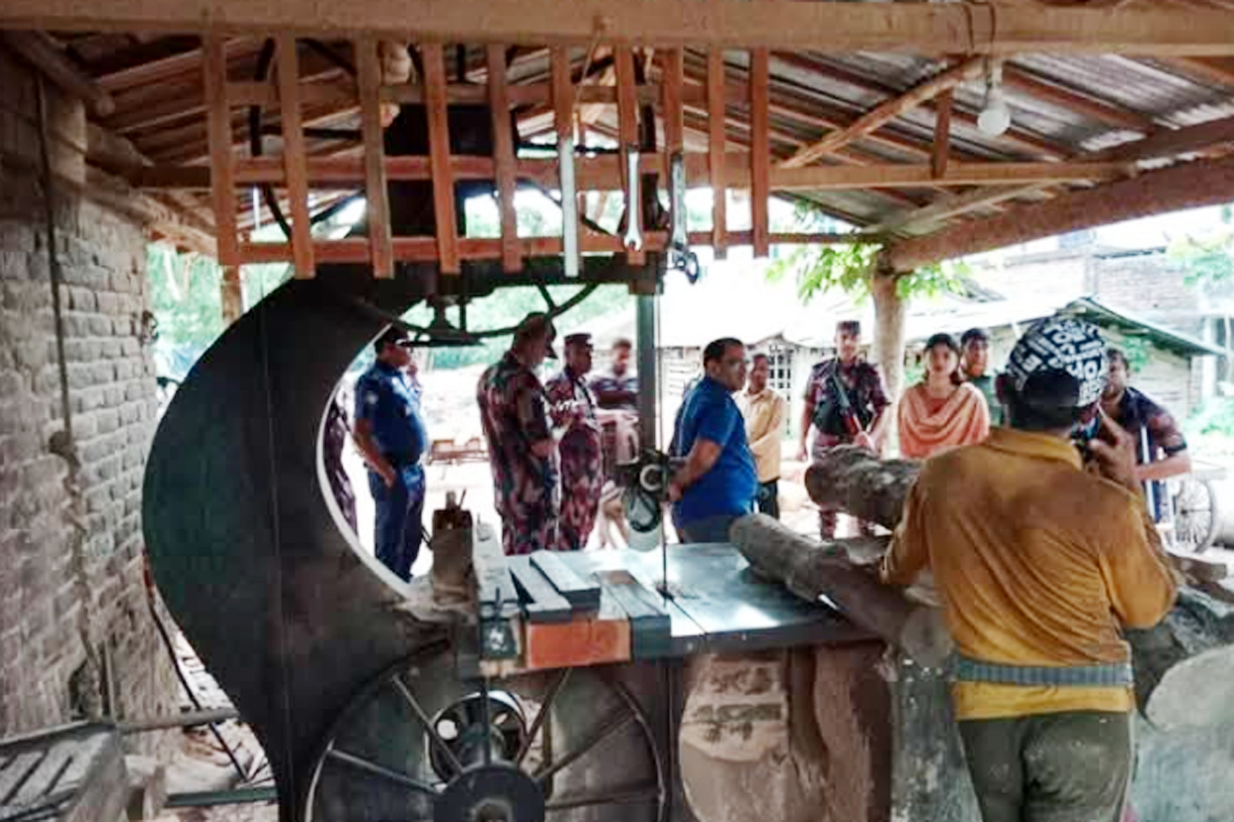 সাতক্ষীরায় টাস্কফোর্স অভিযানে ৩ সমিল বন্ধ