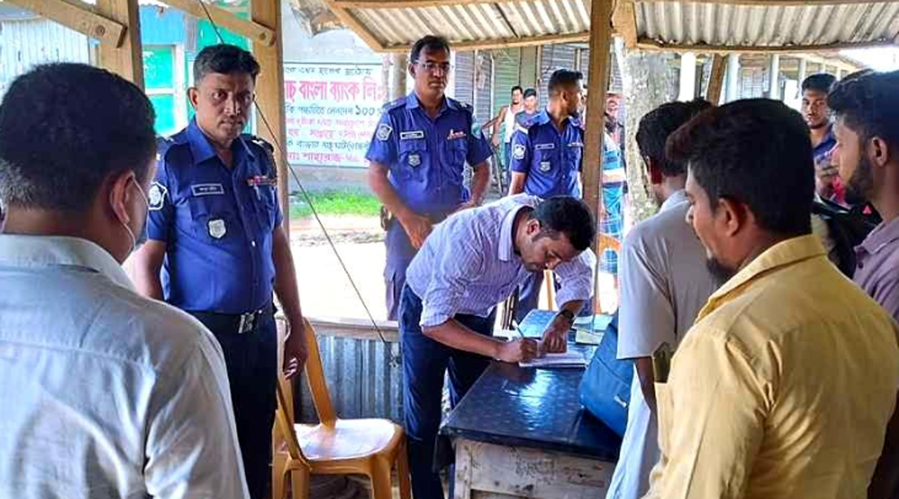 নোয়াখালীতে বালু মজুত করায়, ২ লাখ টাকা জরিমানা