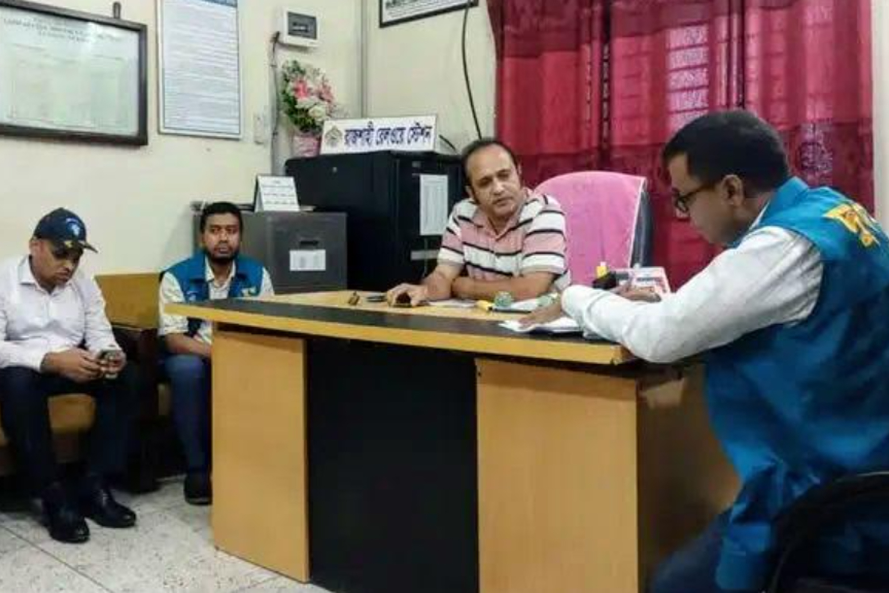রাজশাহী রেলওয়ে স্টেশনে দুদকের অভিযান