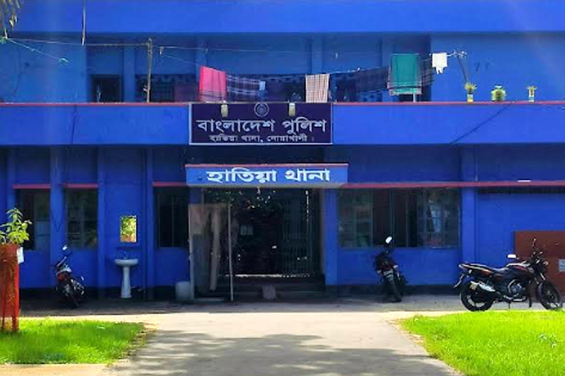 ঘরে ঢুকে নারীকে জবাই করে হত্যা