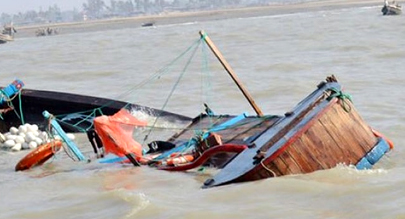 যাত্রীবাহী ট্রলার ডুবিতে পুলিশসহ নিখোঁজ ৮